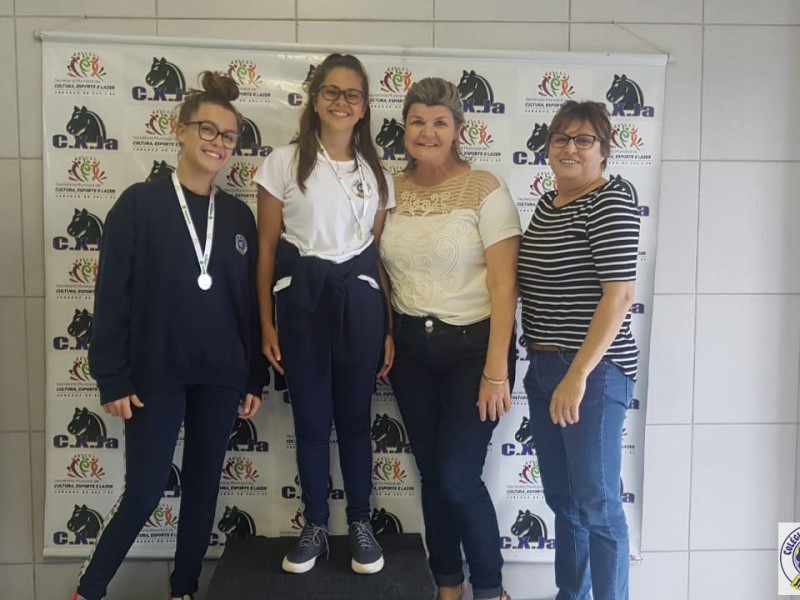 CEJ É CAMPEÃO GERAL NO XADREZ MASCULINO E FEMININO NO JESC DE 15 A 17 ANOS FASE MUNICIPAL